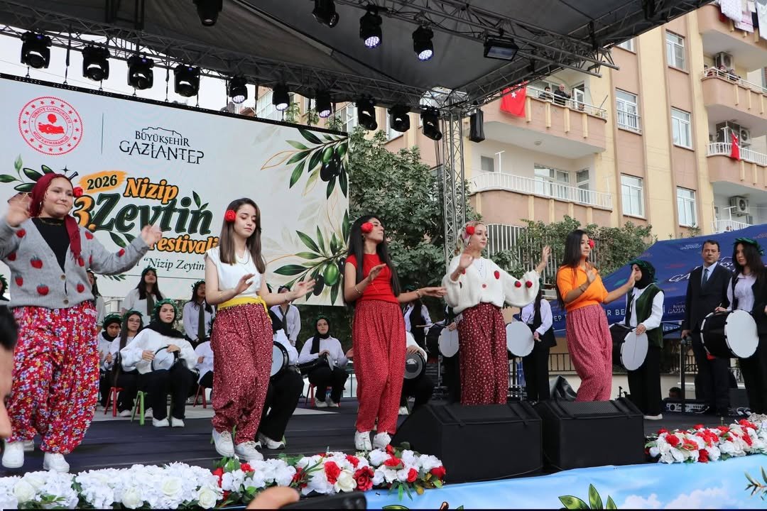 NİZİP ZEYTİN FESTİVALİ COŞKULU TÖRENLE AÇILDI: PROTOKOLDEN YOĞUN KATILIM!