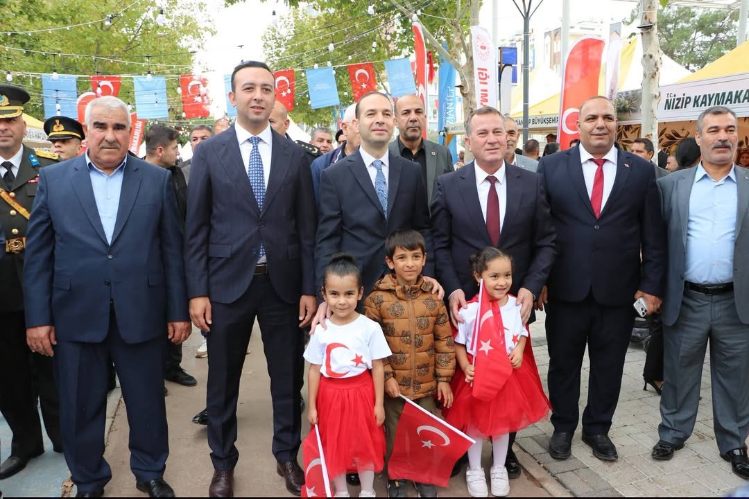 NİZİP ZEYTİN FESTİVALİ’NDE STANTLAR PROTOKOL TARAFINDAN GEZİLDİ