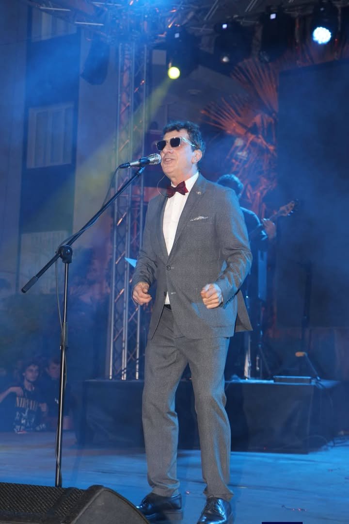 NİZİP’TE ZEYTİN FESTİVALİ’NDE GRUP AYNA RÜZGÂRI ESTİ! BİNLERCE KİŞİ TEK SES OLDU