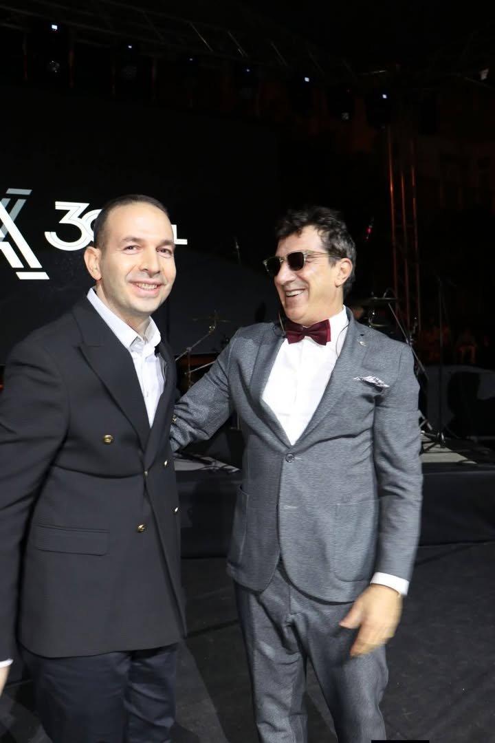 NİZİP’TE ZEYTİN FESTİVALİ’NDE GRUP AYNA RÜZGÂRI ESTİ! BİNLERCE KİŞİ TEK SES OLDU