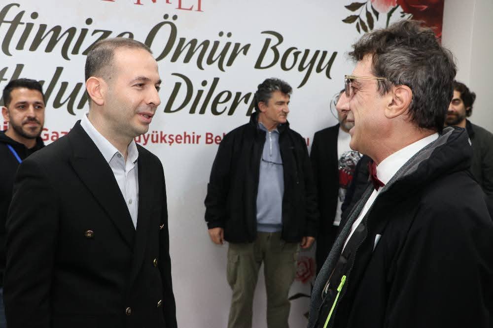 NİZİP’TE ZEYTİN FESTİVALİ’NDE GRUP AYNA RÜZGÂRI ESTİ! BİNLERCE KİŞİ TEK SES OLDU