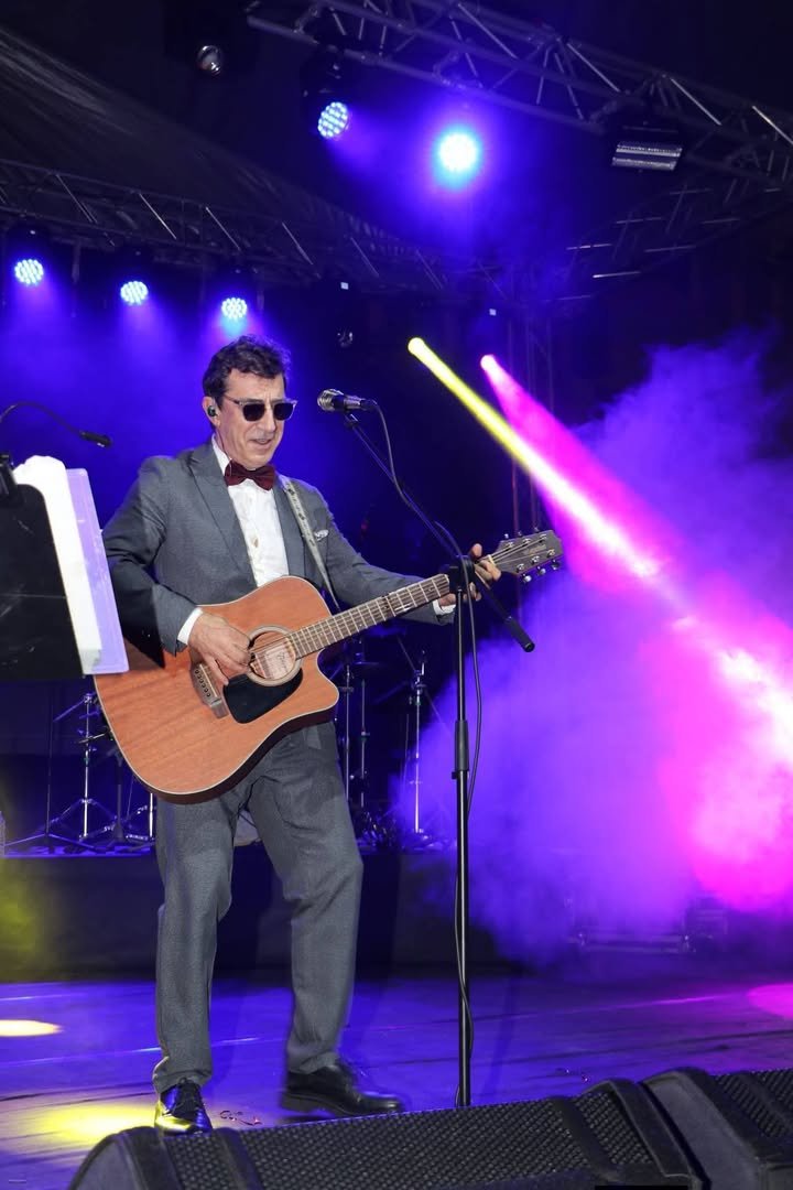 NİZİP’TE ZEYTİN FESTİVALİ’NDE GRUP AYNA RÜZGÂRI ESTİ! BİNLERCE KİŞİ TEK SES OLDU