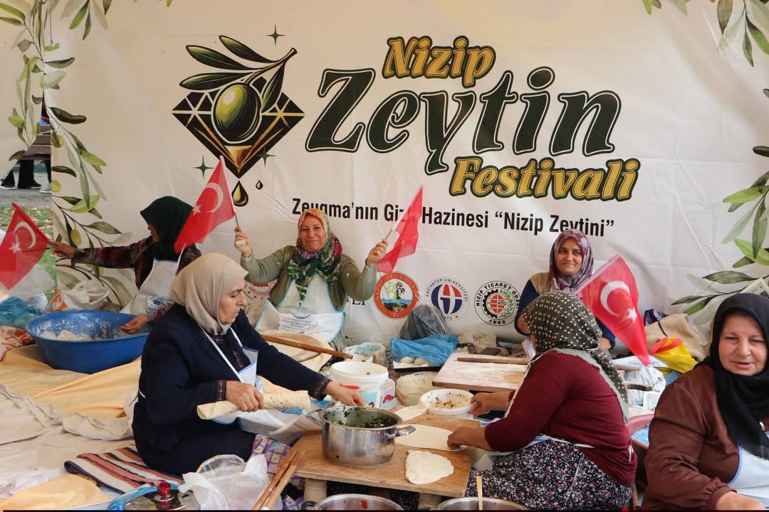 NİZİP ZEYTİN FESTİVALİ’NDE STANTLAR PROTOKOL TARAFINDAN GEZİLDİ