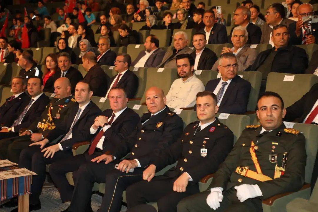 NİZİP’TE CUMHURİYETİMİZİN 103. YIL DÖNÜMÜ COŞKUYLA KUTLANDI