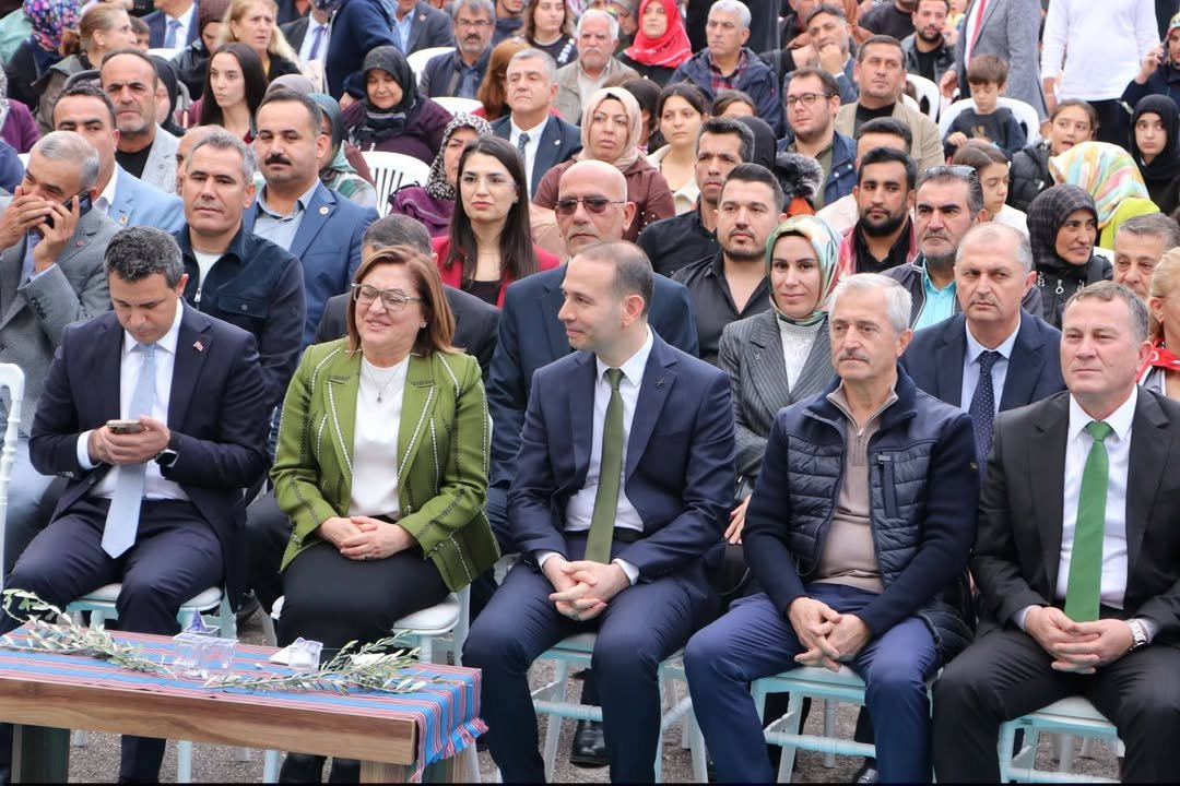NİZİP ZEYTİN FESTİVALİ COŞKULU TÖRENLE AÇILDI: PROTOKOLDEN YOĞUN KATILIM!