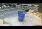NİZİP’TE FECİ KAZA! TAKLA ATAN OTOMOBİL MENFEZE UÇTU: 2 YARALI