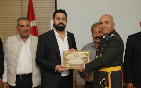 MEHMET YILDIZ’A NİZİP’İN 100. YILINDA ANLAMLI PLAKET