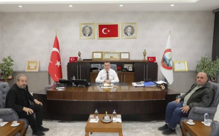 NİZİP GAZETECİLER CEMİYETİ BAŞKANI VEYSEL KARAYILAN VE METİN İLİKSOY’DAN BAŞKAN ALİ DOĞAN’A ZİYARET