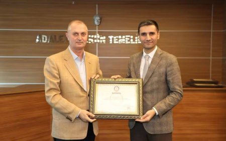 YUSUF KENAN UYGUR, GAZİANTEP TİCARET BORSASI’NDA YENİ DÖNEM İÇİN MAZBATASINI ALDI