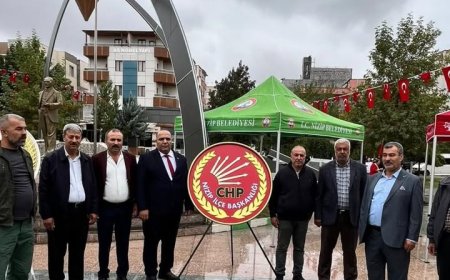 CHP NİZİP İLÇE BAŞKANI MUSTAFA ŞAHİN, ATATÜRK ANITI’NA ÇELENK SUNDU