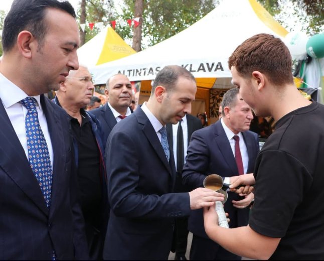 NİZİP ZEYTİN FESTİVALİ’NDE STANTLAR PROTOKOL TARAFINDAN GEZİLDİ