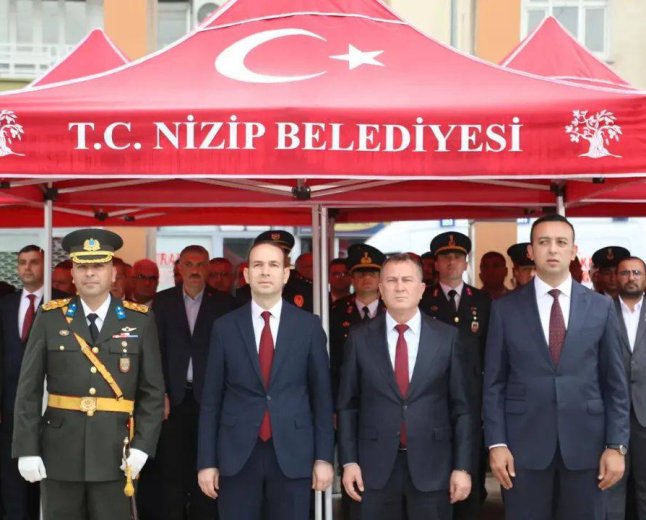 NİZİP’TE 29 EKİM CUMHURİYET BAYRAMI KUTLAMALARI ÇELENK TÖRENİYLE BAŞLADI