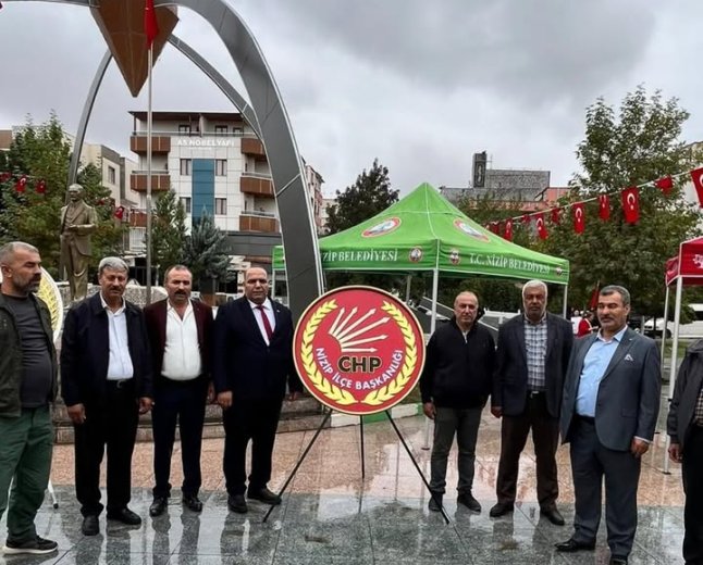 CHP NİZİP İLÇE BAŞKANI MUSTAFA ŞAHİN, ATATÜRK ANITI’NA ÇELENK SUNDU