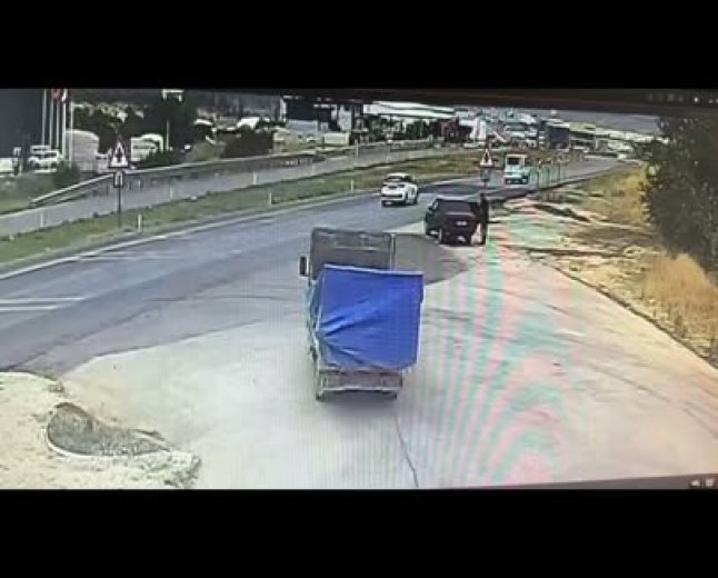 NİZİP’TE FECİ KAZA! TAKLA ATAN OTOMOBİL MENFEZE UÇTU: 2 YARALI