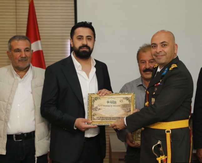 MEHMET YILDIZ’A NİZİP’İN 100. YILINDA ANLAMLI PLAKET
