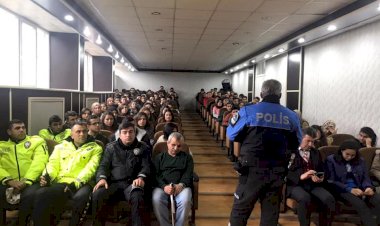 EMNİYET MÜDÜRLÜĞÜ’NDEN ÖĞRENCİLERE SEMİNER