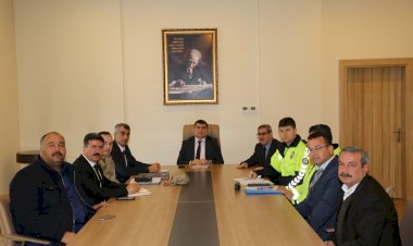 Nizip Kaymakamlığında otobüs kazalarının önlenmesine yönelik toplantı