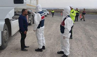 Jandarma Sürücülerin Ateşini ve araçtakilerin ateşlerini ölçttü