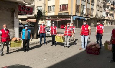 Diyanet Vakfı ve Kızılay’dan ekmek yardımı