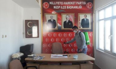 NİZİP’TE MHP İLÇE BAŞKANLIĞI BİNASI KORONA'YA KARŞI DEZENFEKTE EDİLDİ