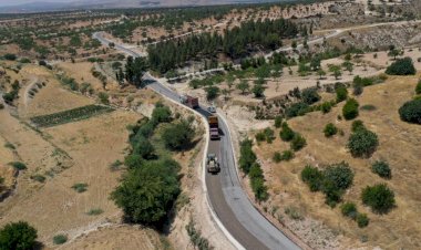 Nizip’te yol onarım ve sathi kaplama çalışması