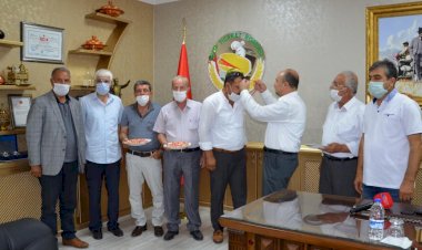 NİZİP TİCARET BORSASI YILIN İLK KIRMIZI FISTIĞINI ÖDÜLLENDİRDİ