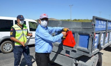Nizip Ziraat Odası traktör kazalarını önlemek için 500 reflektör dağıttı