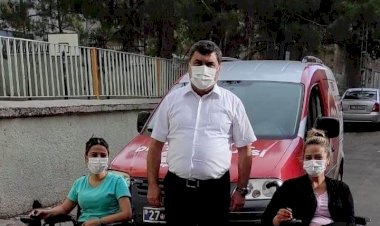 Engelli Kız Kardeşlere Akülü Sandelye