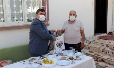 Nizip Kaymakamı Kemal Şahin, 1-4 Ekim Yaşlılar Haftası” dolayısıyla ilçede bulunan yaşlıları evlerin de ziyaret Etti.