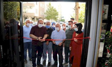 Salon Reina Hizmete Açıldı