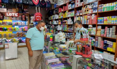 Kırtasiyecinin umudu raflarda kaldı