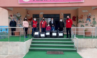 Anaokulu öğrencilerinden depremzedelere anlamlı yardım