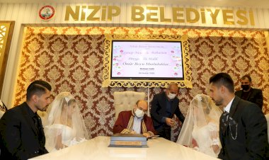 Başkan Sarı, ikizlerin nikahını kıyarak mutluluklar diledi 