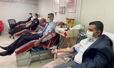 Polisler kan bağışında bulundu