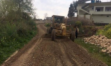 Belediye ekiplerinden yol düzenleme çalışması
