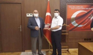 Kaymakam Şahin'e Anlamlı Hediye