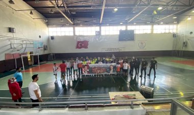 U-14 Erkekler Salon Hokey müsabakaları yapıldı