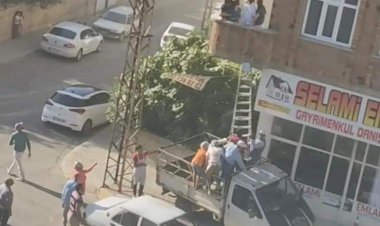 Yangında mahsur kalanlara mahalleliden kurtarma operasyonu