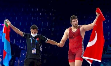 Nizip'li Muhammed Hamza Bakır Dünya Gençler Güreş Şampiyonu oldu