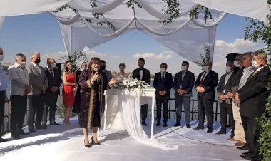 Başeğmez, ailesinin mutlu günü