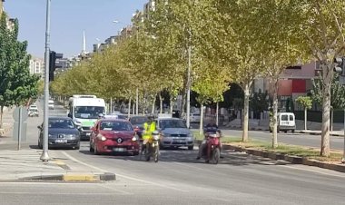 Nizip'te kavşaklara trafik ışıkları yapılıyor