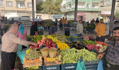 Semt pazarında yoğunluk