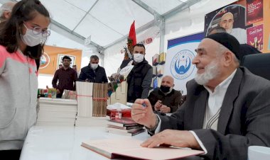 Cemil Gül, imza gününde vatandaşlar ile buluştu