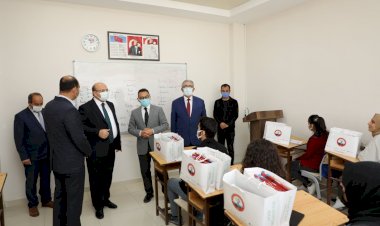 Belediye Başkanı Sarı’dan öğrencilere kitap yardımı