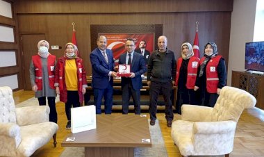 Kızılay'dan Kaymakam Çağlar'a Ziyaret 