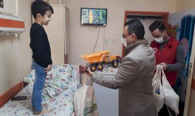 Çocuklara oyuncak desteği