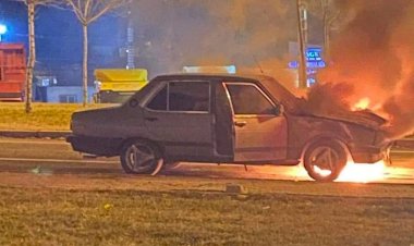 Seyir halindeki LPG'li araç alev alev yandı.