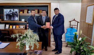 Müftü Özçelik'ten "Uzaklarda Bir Kitabın Olsun" projesine destek