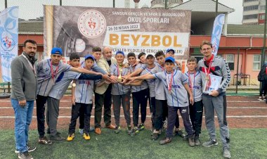 İslim Sayın Ortaokulu Beyzbol'da Türkiye İkincisi Oldu