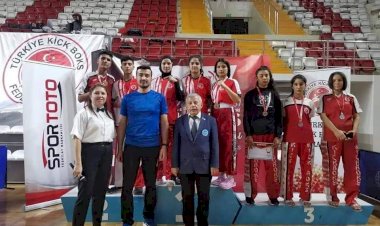 Nizip'li Sporcu Kick Boks'ta Dünya Şampiyonu oldu